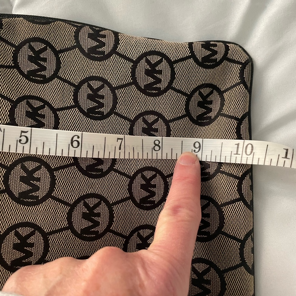 MICHAEL KORS Purse. - Picture 6 of 6